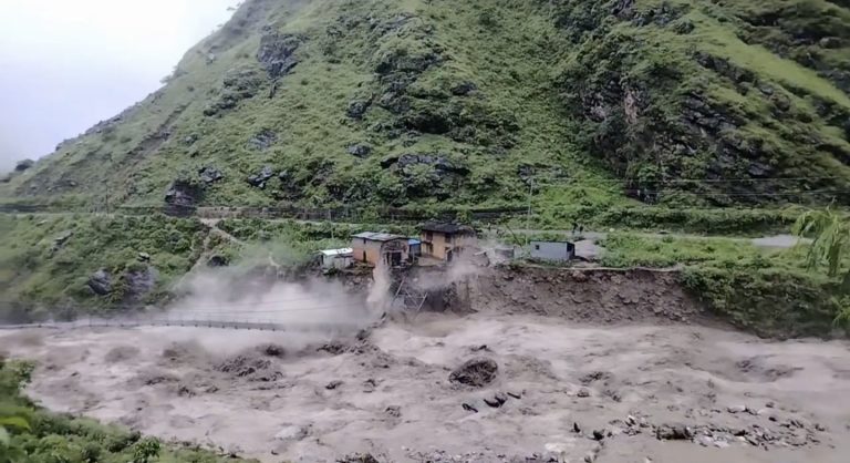 जाजरकोटमा बाढी : ३८ जनालाई सुरक्षित स्थानमा सारियो